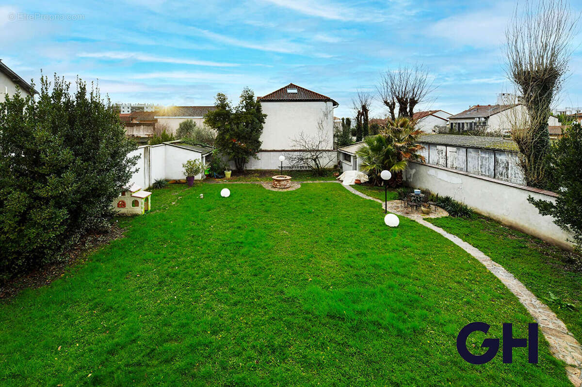 Maison à VILLEURBANNE