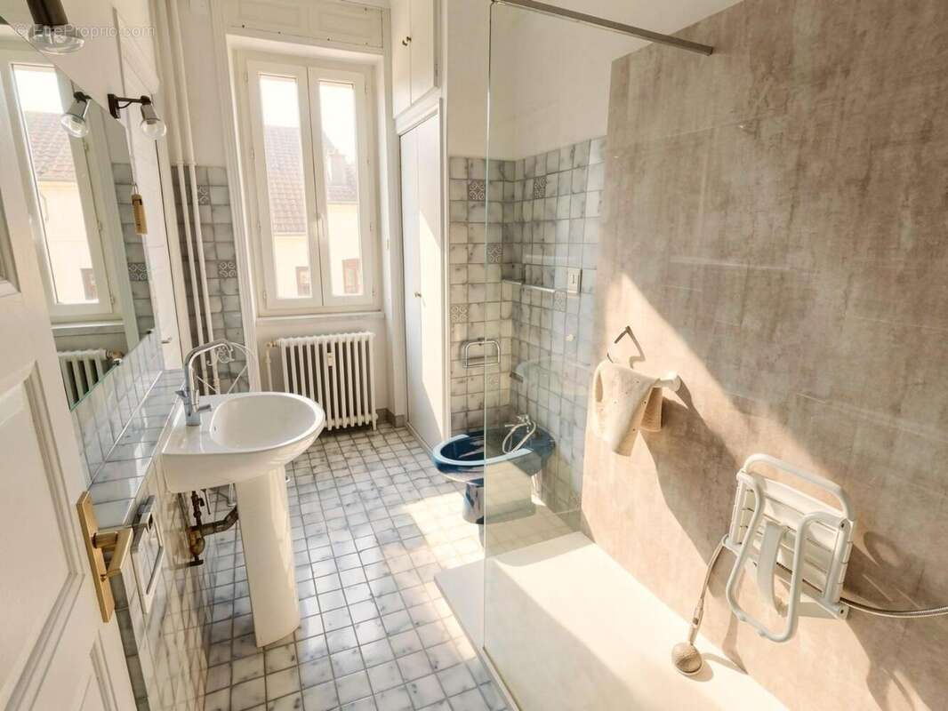   - Appartement à AUBENAS
