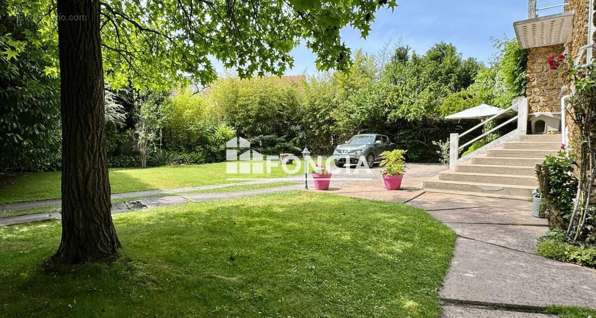 Meulière 8 pièces, 205 m² terrain 756 m² rare sur le marché ! - photo 2