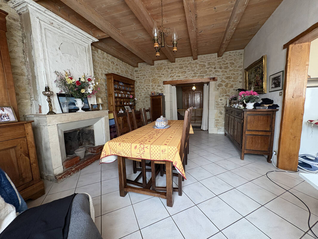 Maison à L&#039;EGUILLE