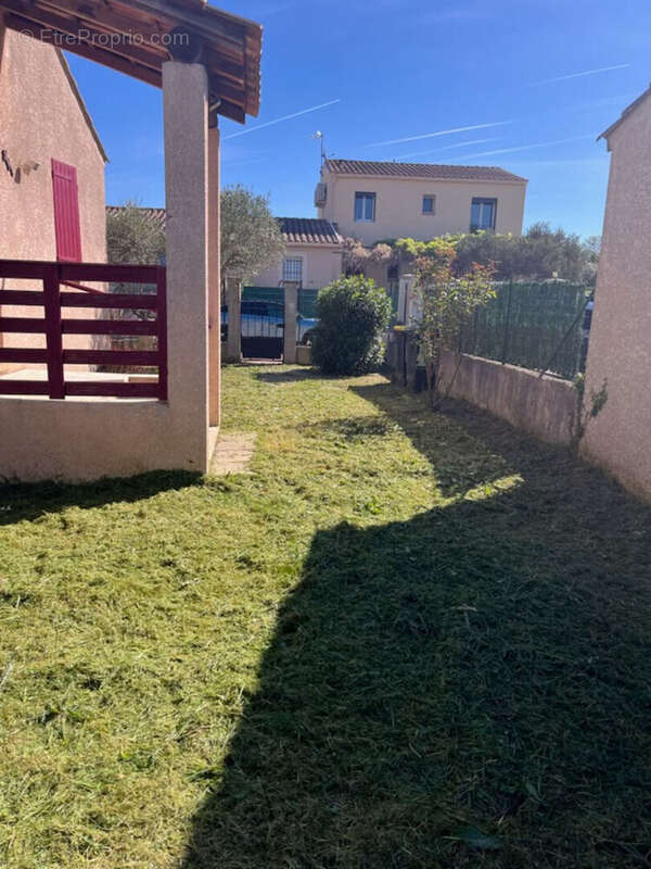Saint Etienne du Grès : Villa de plein pied, 3 chambres, terrain 420m² - photo 3