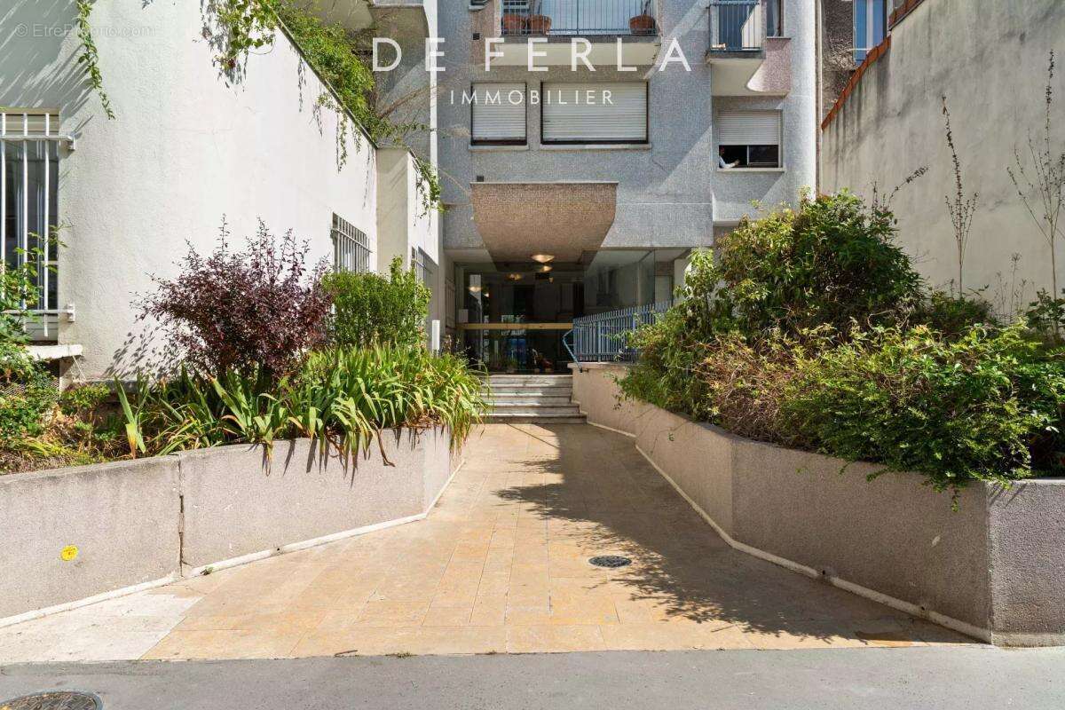 Appartement à PARIS-14E