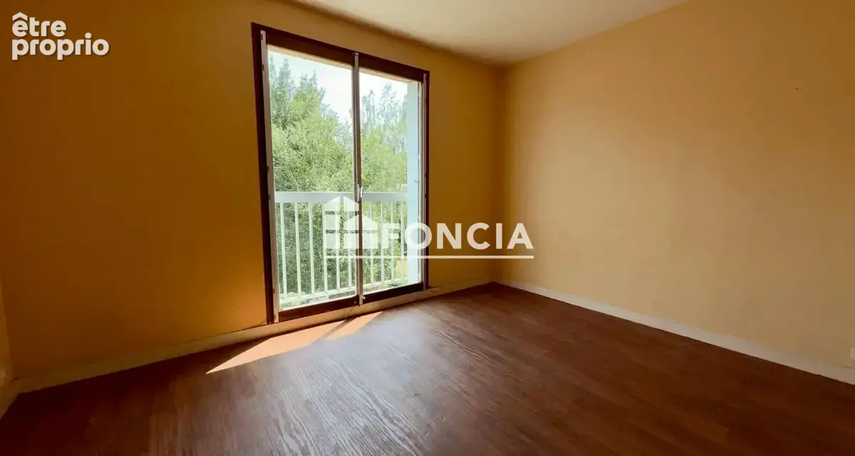 Centre-ville, Appartement T3 de 63 m² avec balcon, cave et parking privatif - photo 6