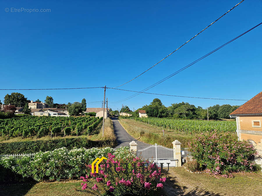 Propriété de caractère du XIXe siècle avec vue sur l’estuaire, 1,2 hectare, dépendances et piscine - photo 21