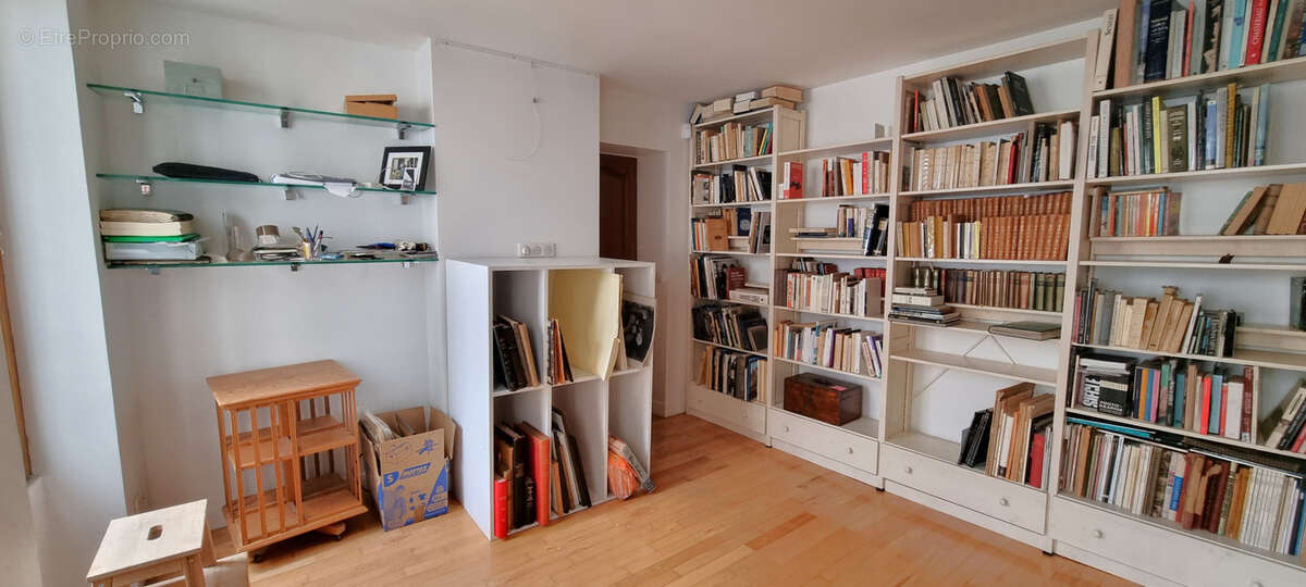 Appartement à PARIS-14E