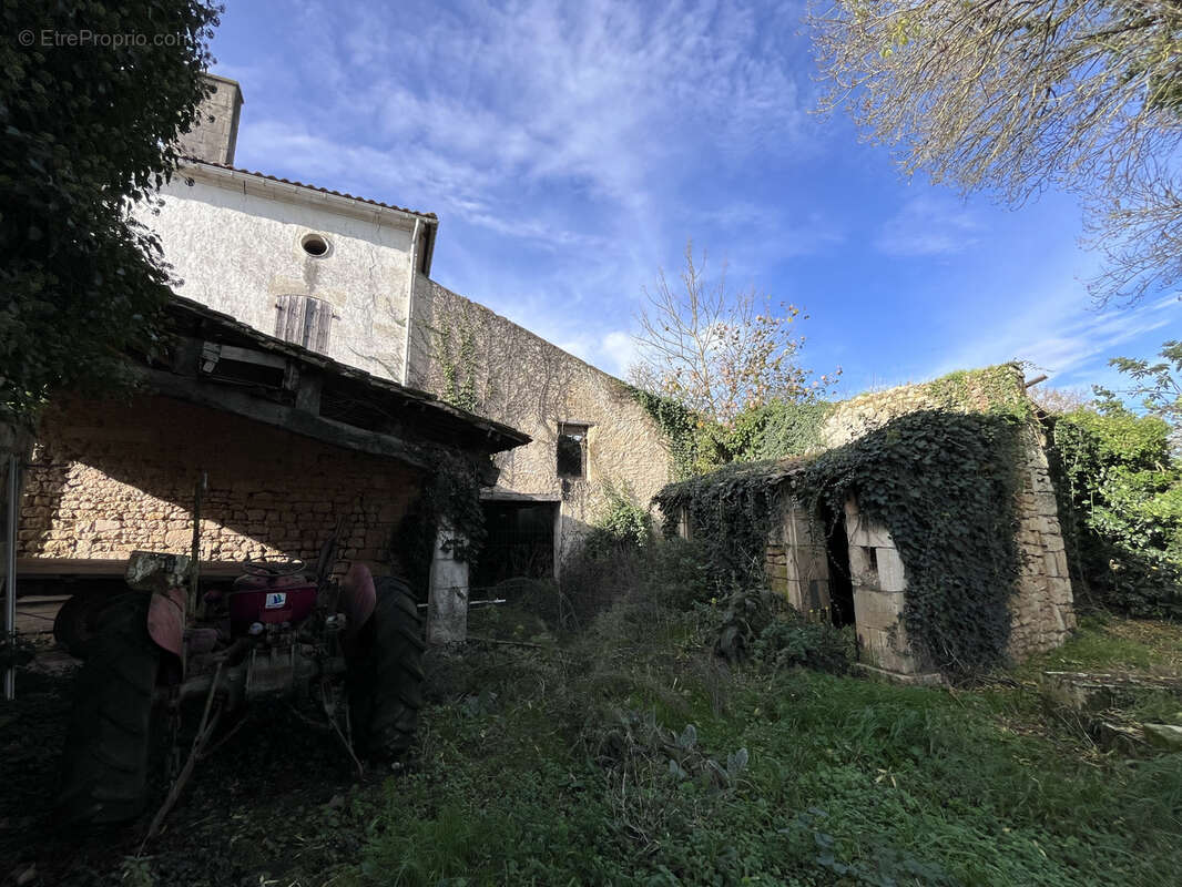Maison à SAINT-SIGISMOND-DE-CLERMONT