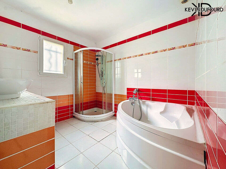 Maison à VALLON-PONT-D&#039;ARC