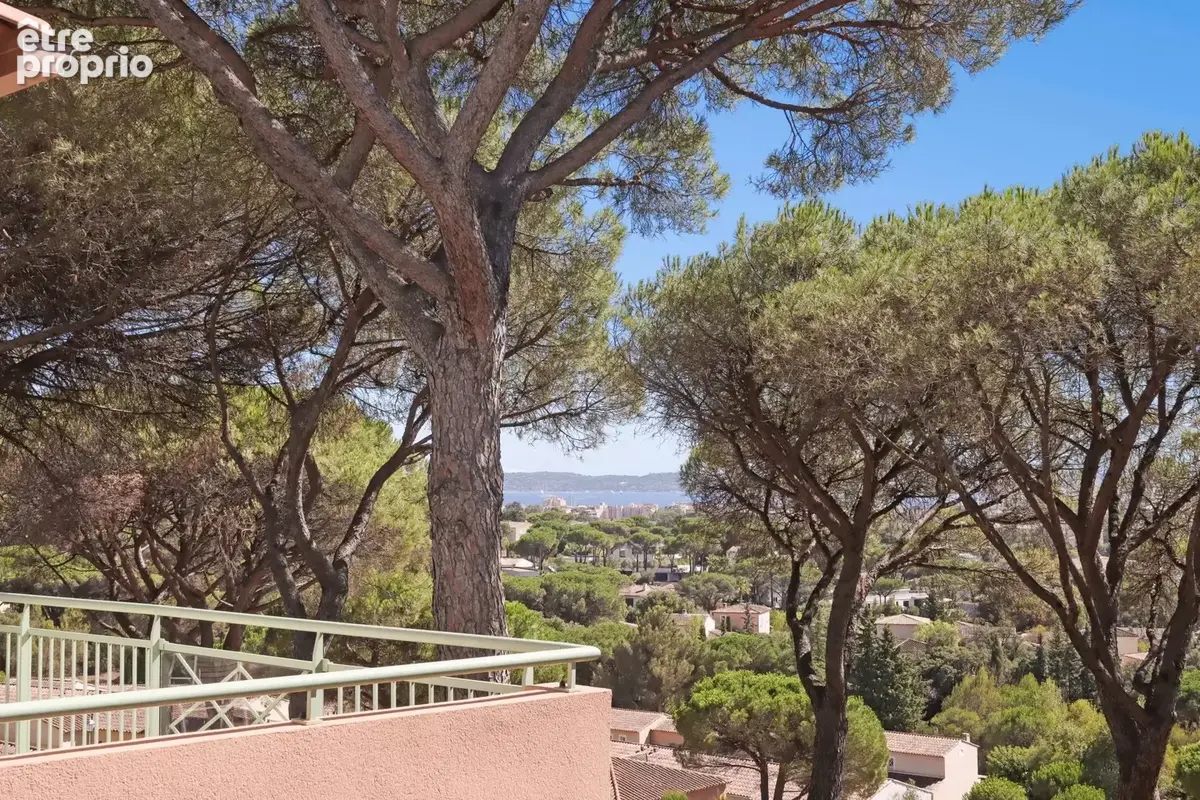 SOUS OFFRE - Exclusivité - Sainte-Maxime - Villa mitoyenne avec aperçu  mer, dans domaine sécurisé avec piscine - photo 15