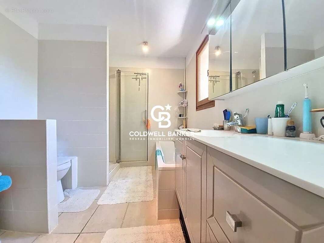 Maison à LES ISSAMBRES