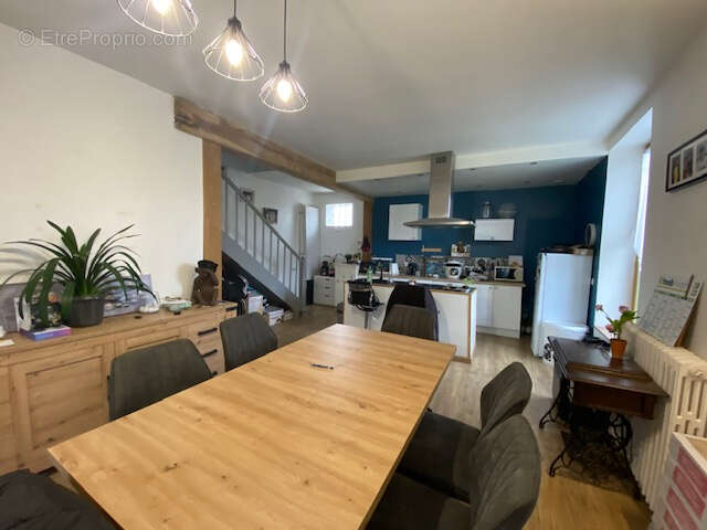 Maison à TREMBLAY-LES-VILLAGES