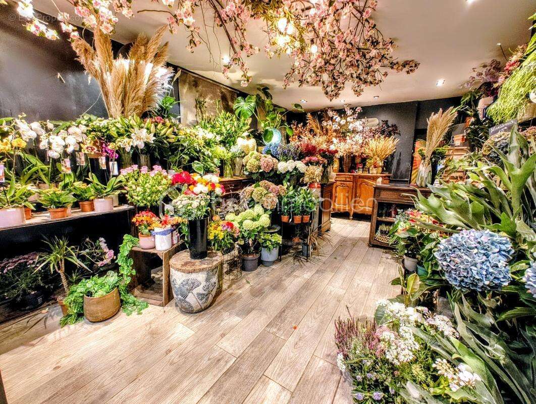 Commerce à FONTAINEBLEAU