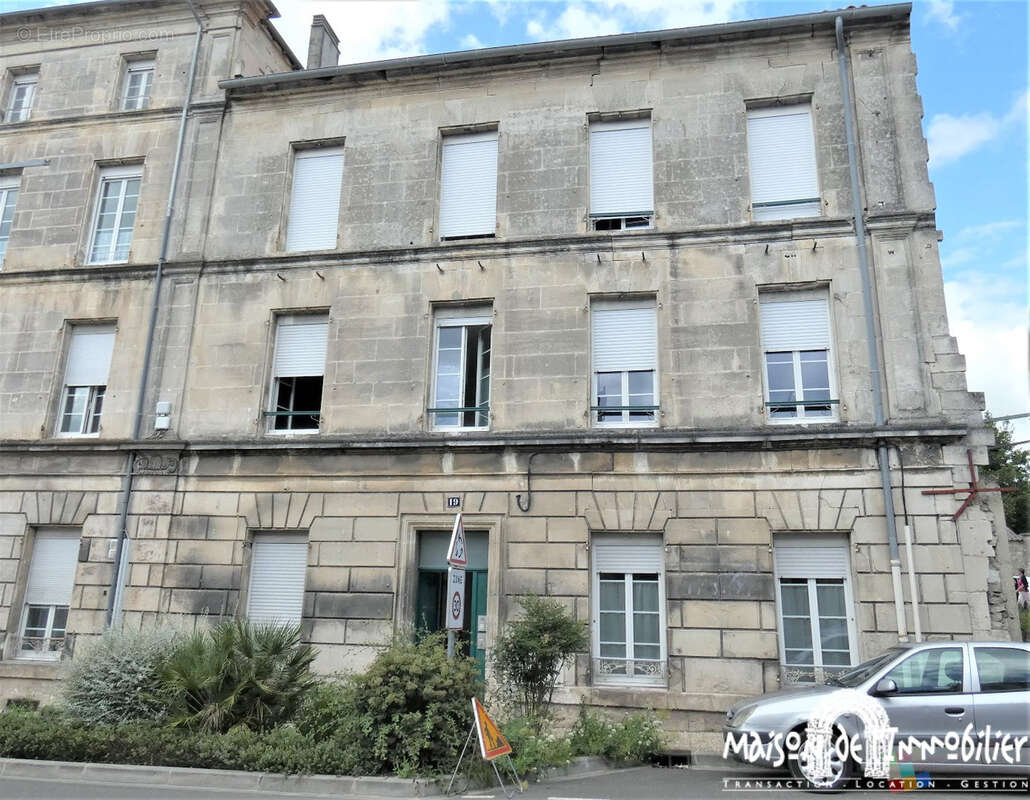 A vendre a jarnac - centre-ville - immeuble de rapport composé de 6 appartements - photo 2