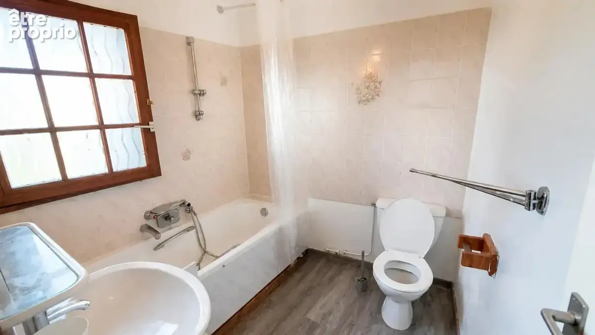 Maison de 8 pièces de 180 m² divisée en 4 appartements - photo 11