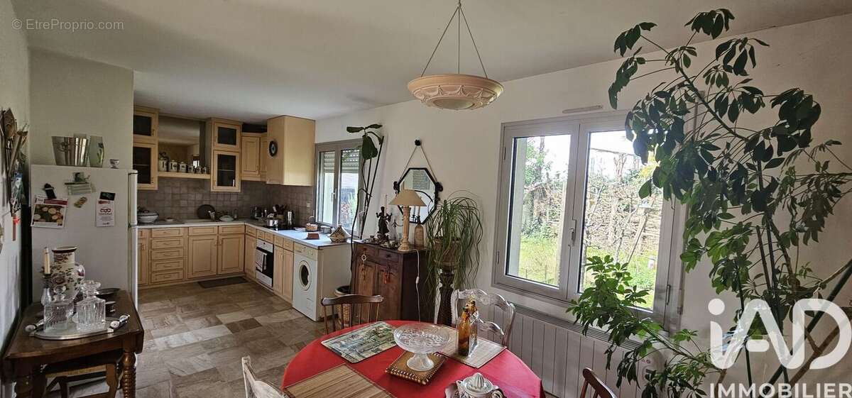 Maison 78 m² à La Ville-Aux-Dames  - photo 5