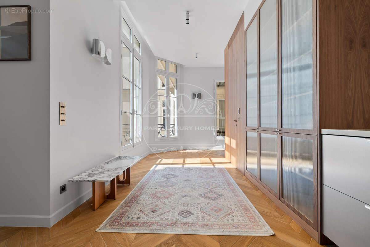 Superbe appartement atypique à Paris 1er ! - photo 4