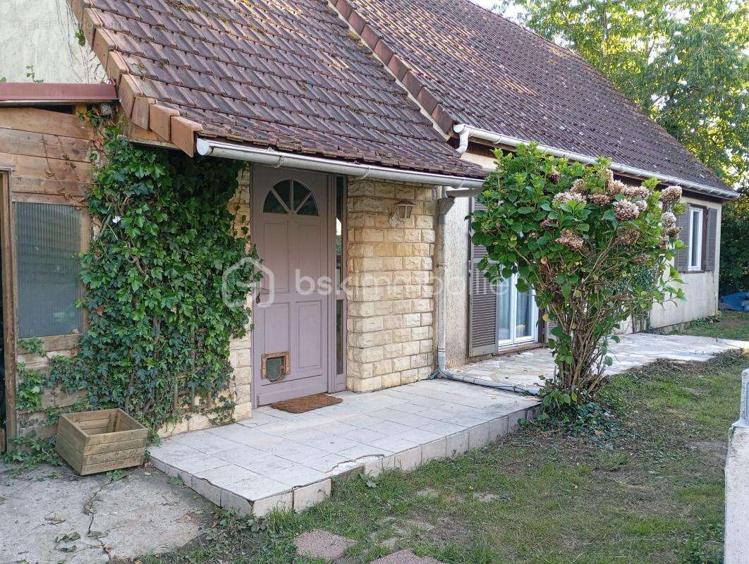 Maison à MOISSY-CRAMAYEL