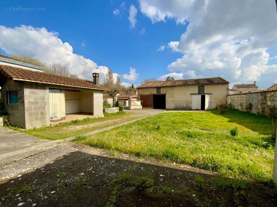 Appartement à SAINT-GENIS-DE-SAINTONGE