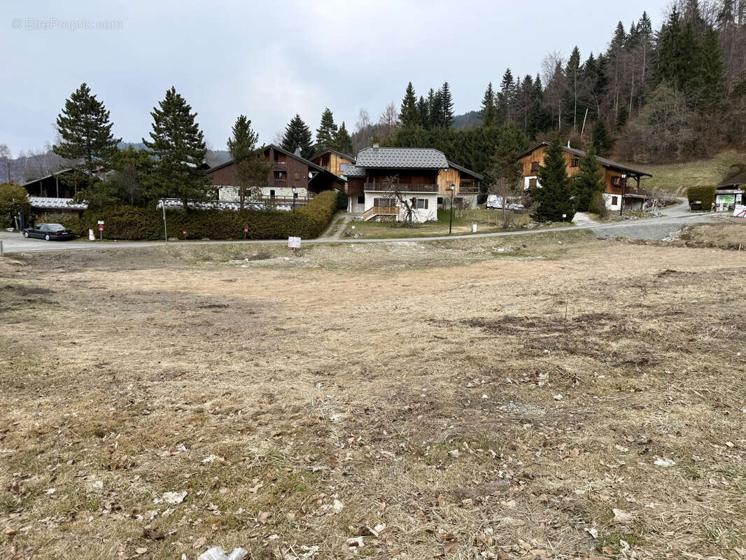 Terrain à ARACHES-LA-FRASSE