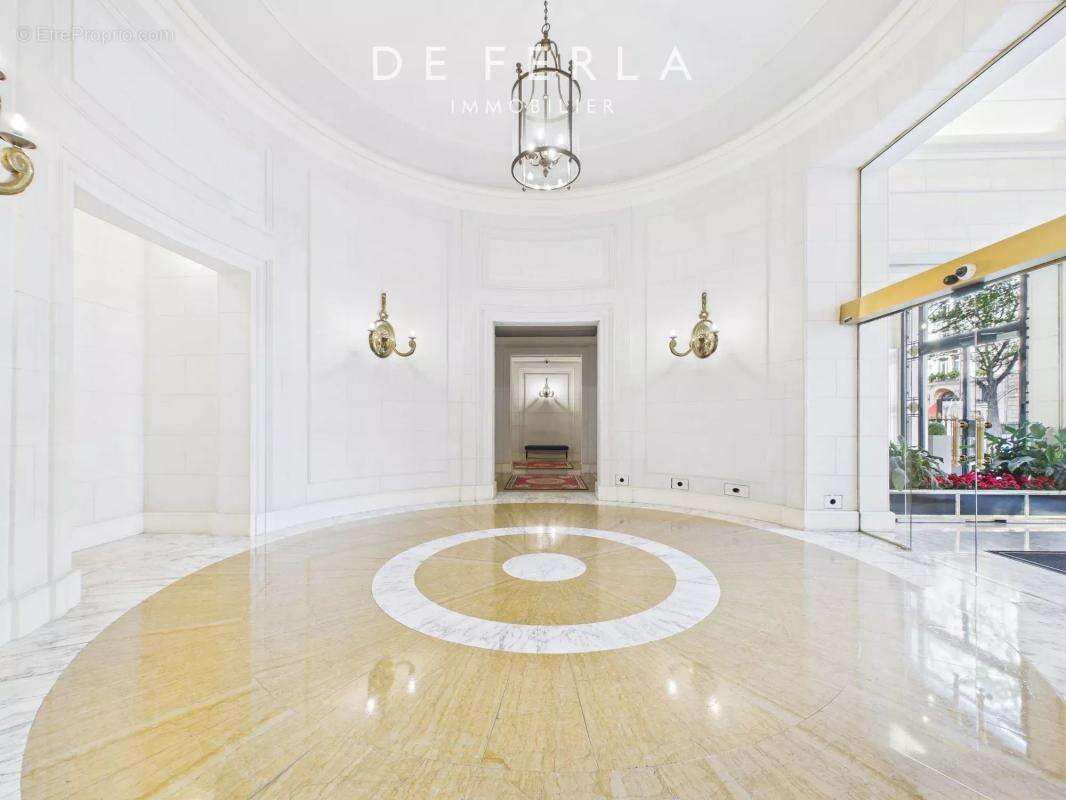 Appartement à PARIS-8E
