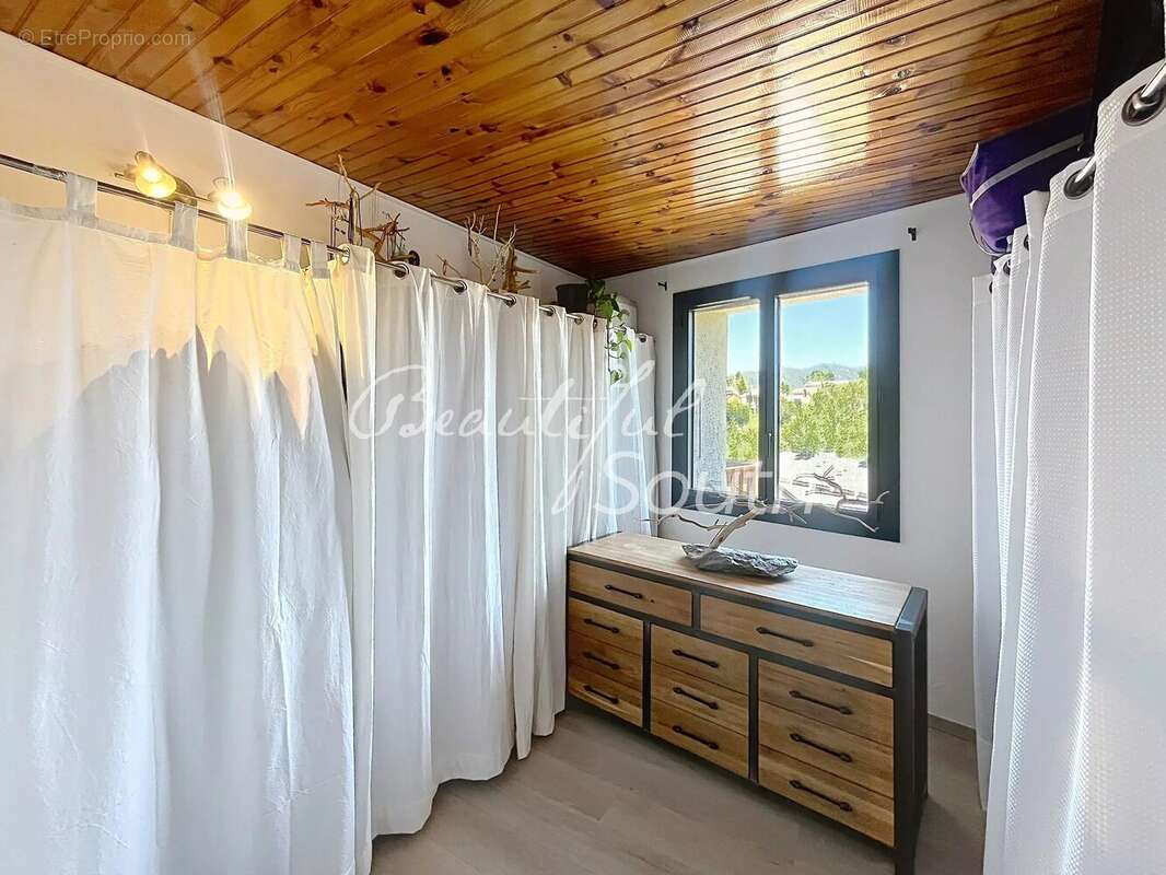 Maison renovee avec terrasses et parking, formigueres - photo 9