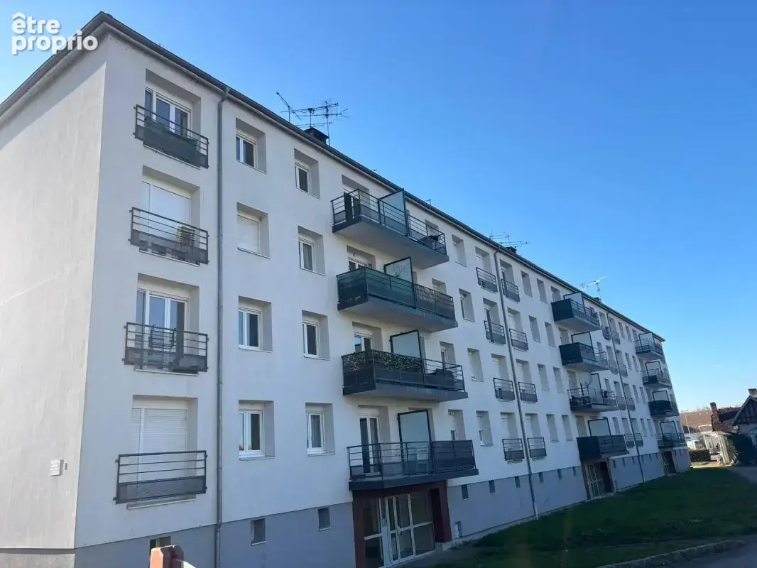 GRAY appartement T5 de 84 m², 2 balcons, garage, cave - photo 7
