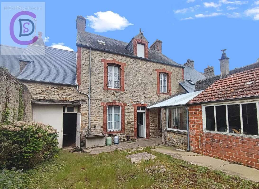 Maison à SAINT-PIERRE-EGLISE