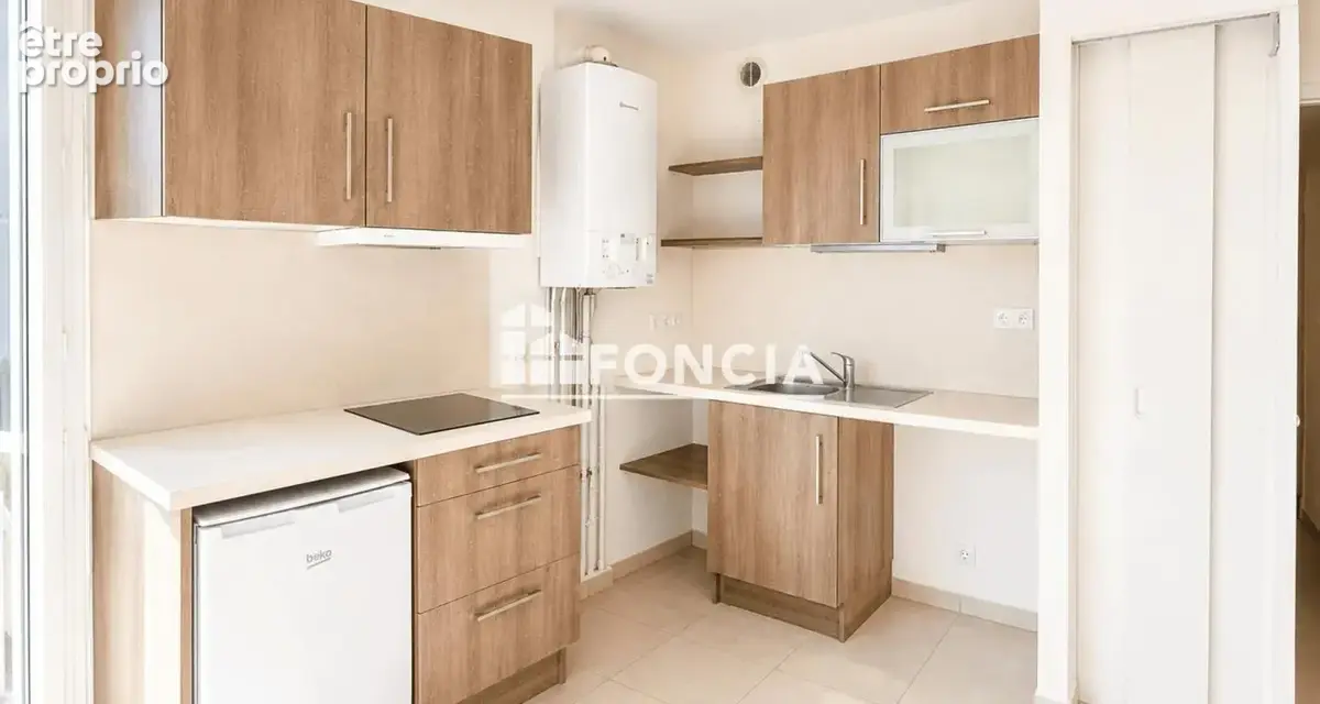 Studio en rez-de-jardin avec grand extérieur et garage - photo 3