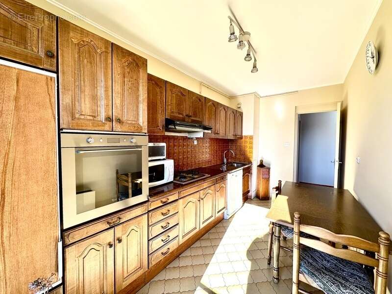 Appartement à MARSEILLE-4E