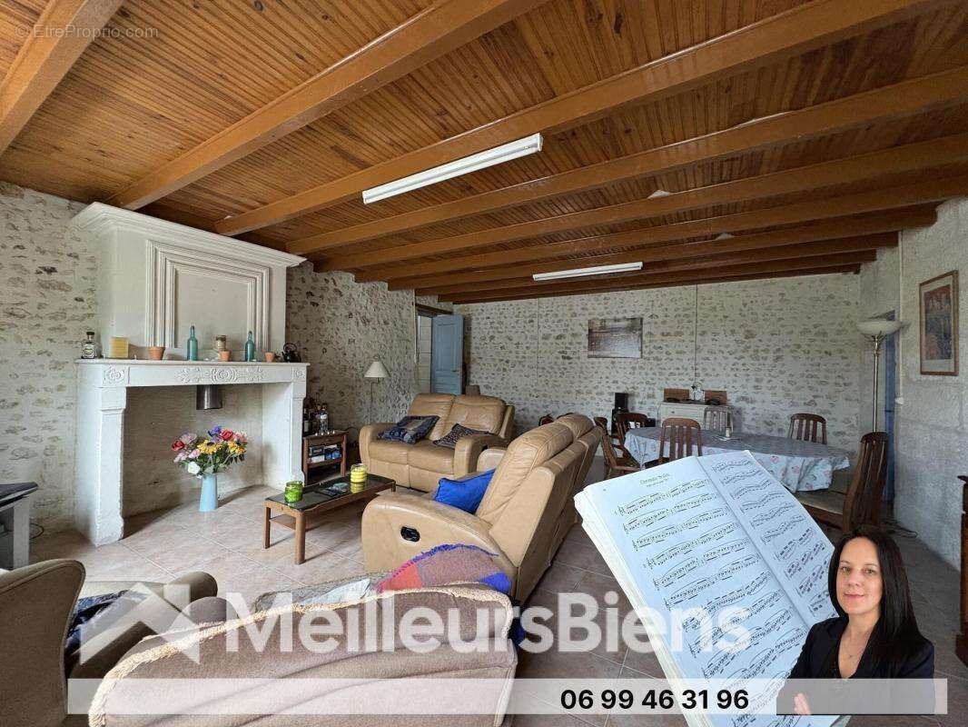 Maison Charentaise à rénover, déjà habitable, grand terrain et dépendances - photo 7