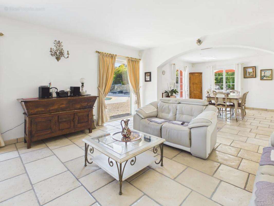 Maison à MONTAUROUX
