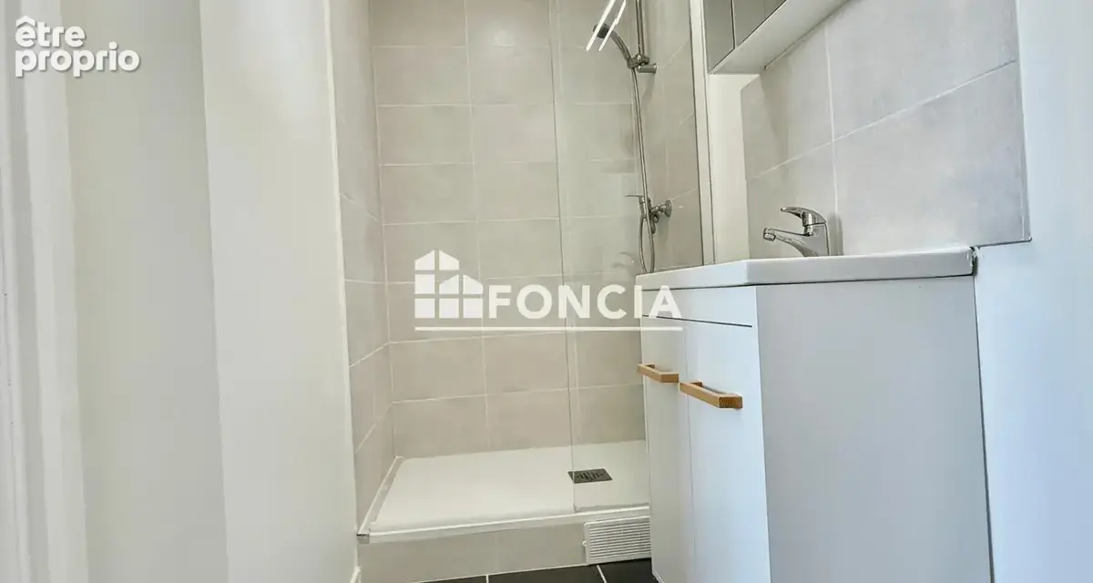 Joli studio entièrement refait à neuf – Calme, lumineux et avec espace extérieur - photo 7