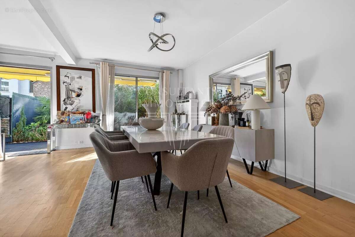Appartement à NEUILLY-SUR-SEINE