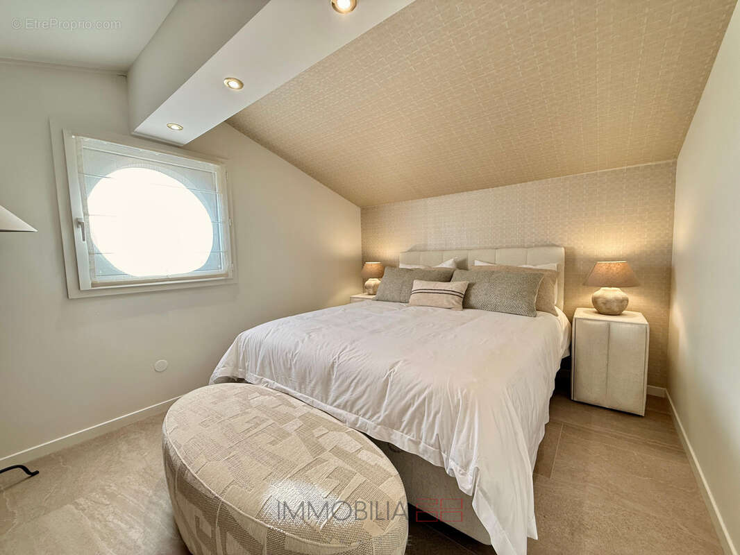 Appartement rénové avec des materiaux de luxe - garage et cave - photo 11