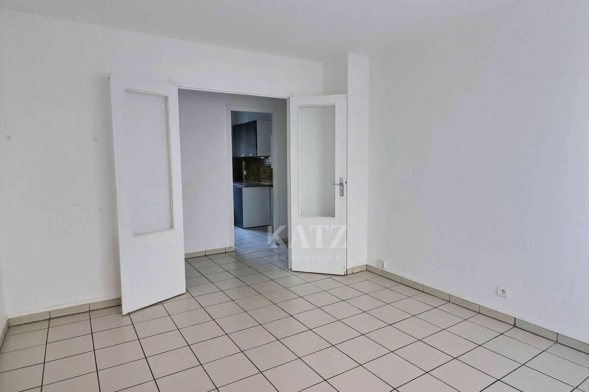 Appartement à CHARENTON-LE-PONT