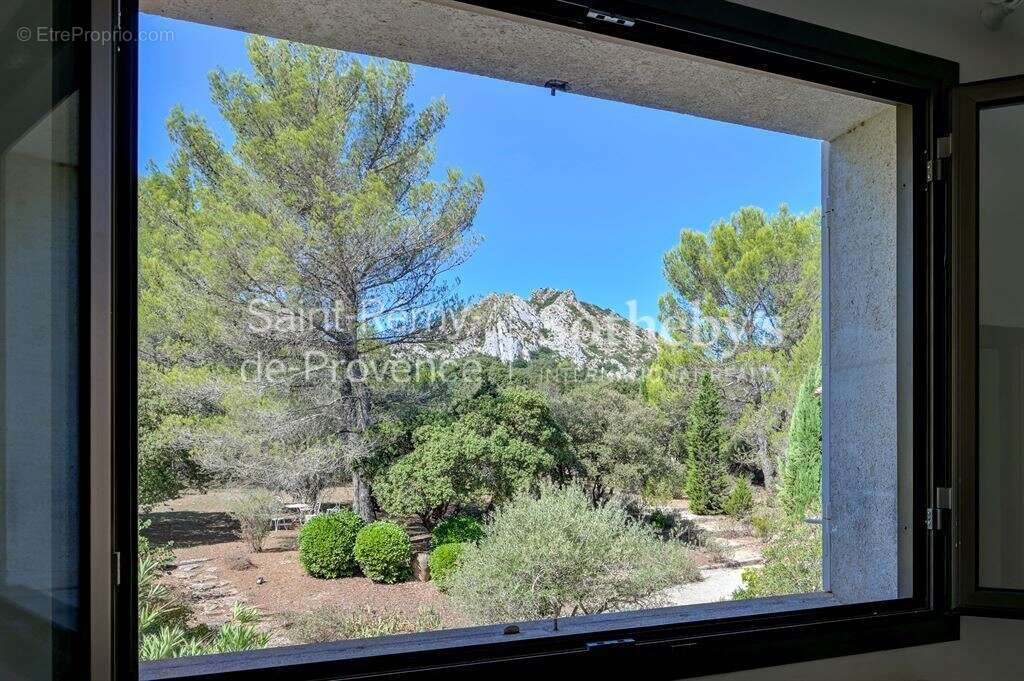 Une maison d'architecte en pierre face aux Alpilles - photo 4