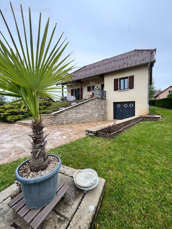 Maison à VERS-EN-MONTAGNE