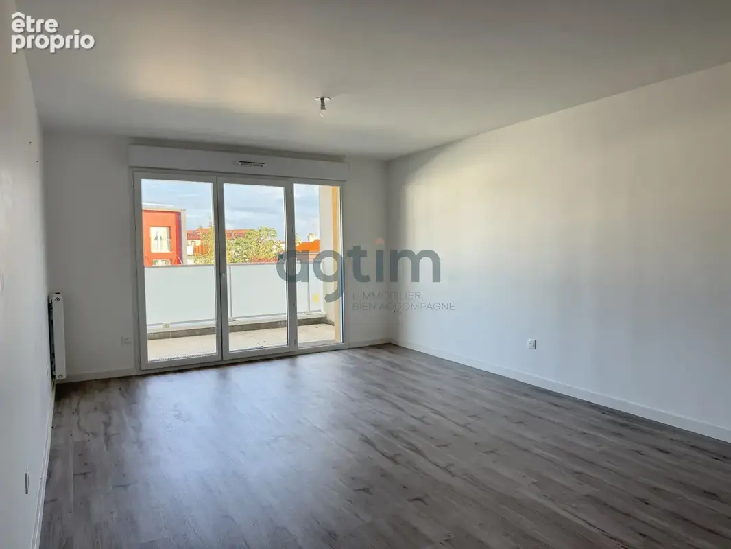 MONTAIGU CENTRE   Appartement T3 avec terrasse et parking - photo 2