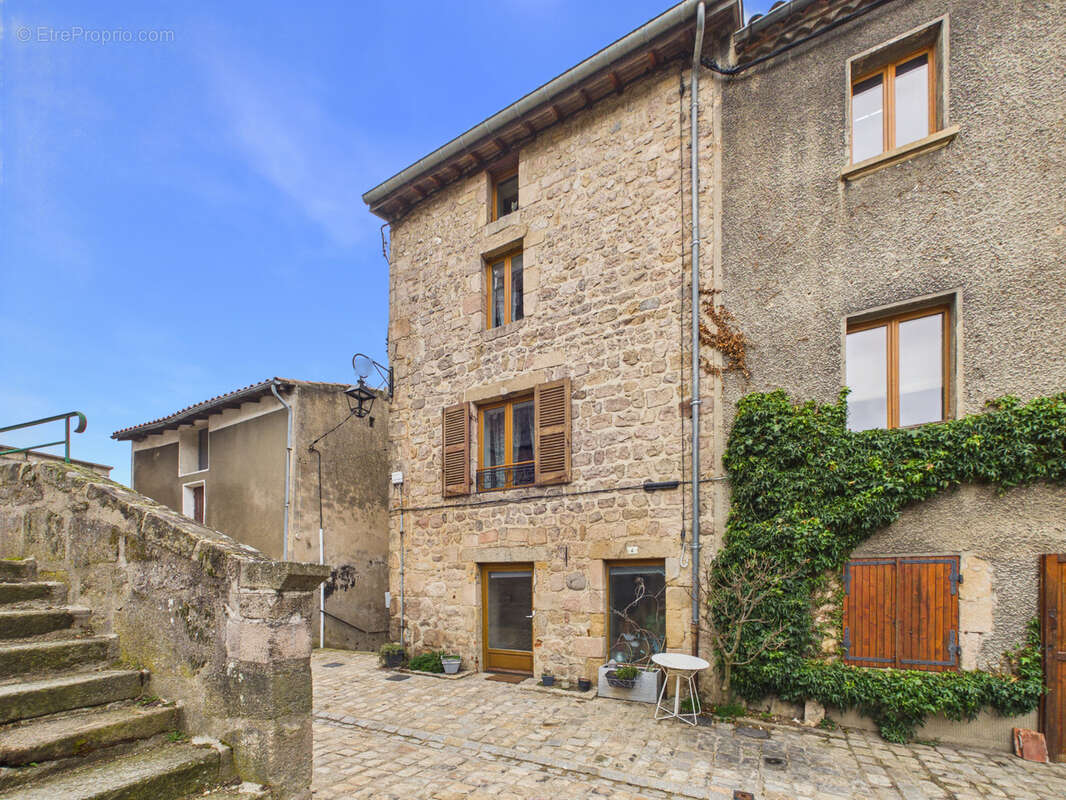 Maison à SAINT-BONNET-LE-CHATEAU