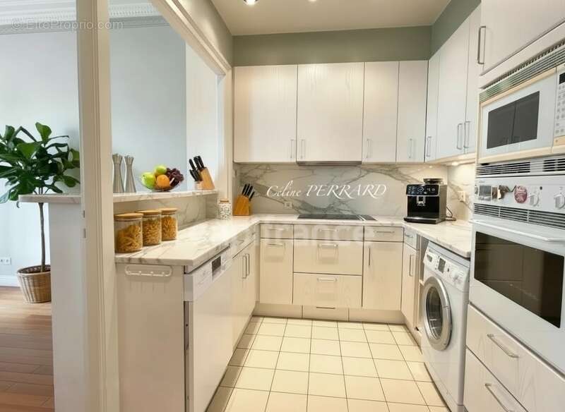 Dpt Haute Savoie (74), à vendre ANNECY centre, appartement T3 traversant de 86 m² - photo 4