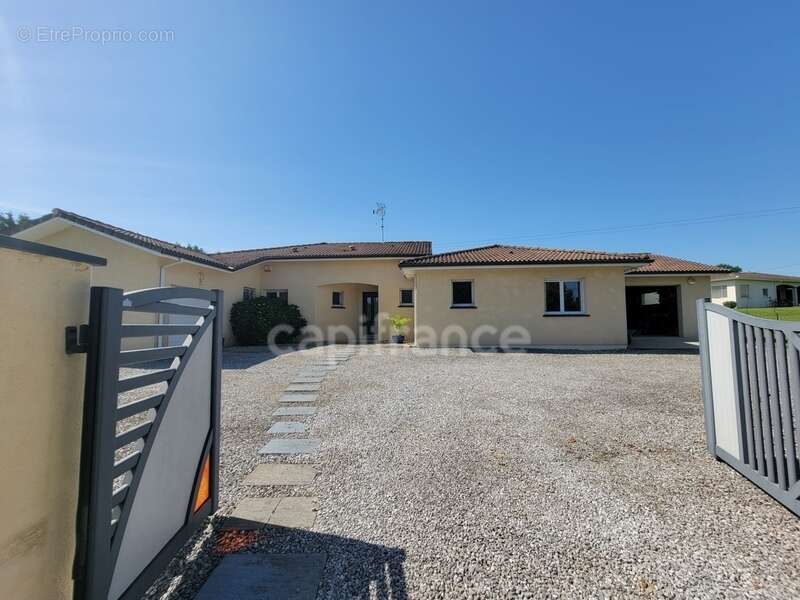 Plain-pied 3 chambres · Piscine au sel · Chauffage au sol - photo 3