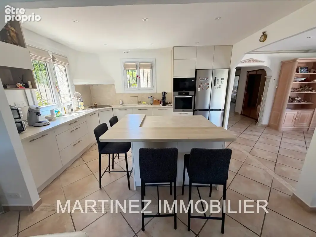 Cagnes-sur-Mer Pain de Sucre   Villa  rénovée de 236 m2 avec piscine, appartement indépendant et aperçu mer - photo 5