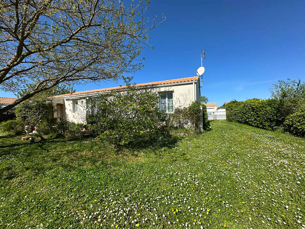 Maison à MARENNES