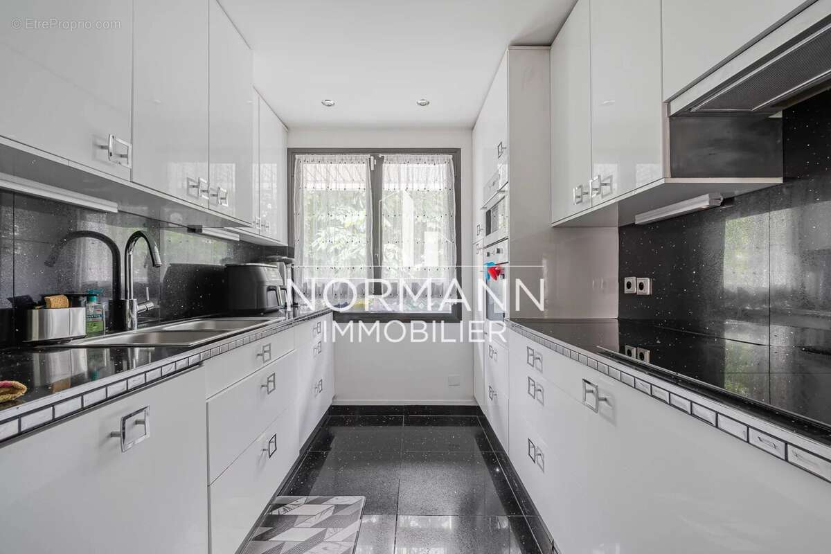 Appartement à LEVALLOIS-PERRET
