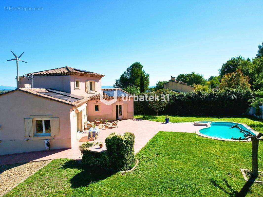 Maison à SAINT-ESTEVE-JANSON