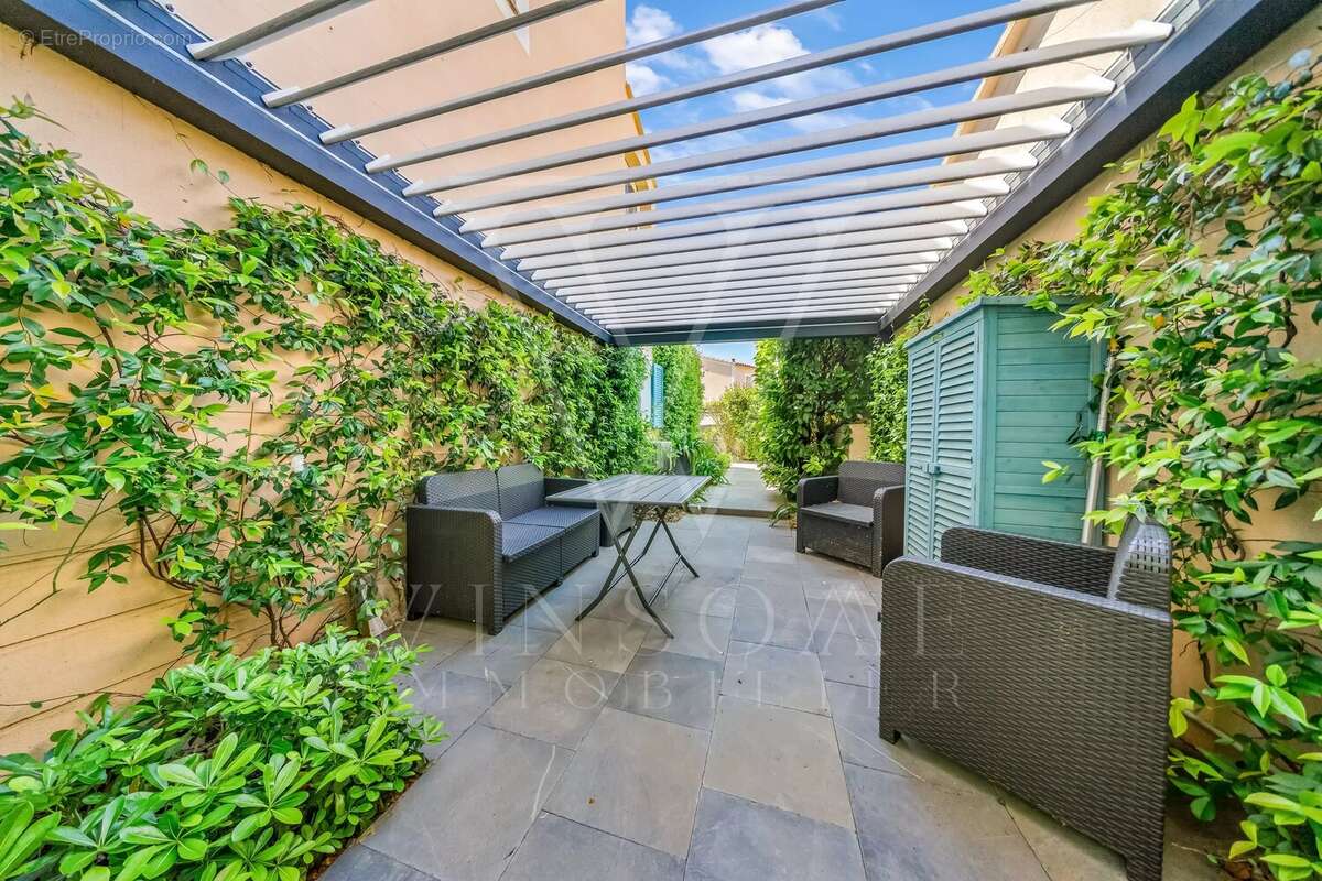 Appartement à MOUGINS