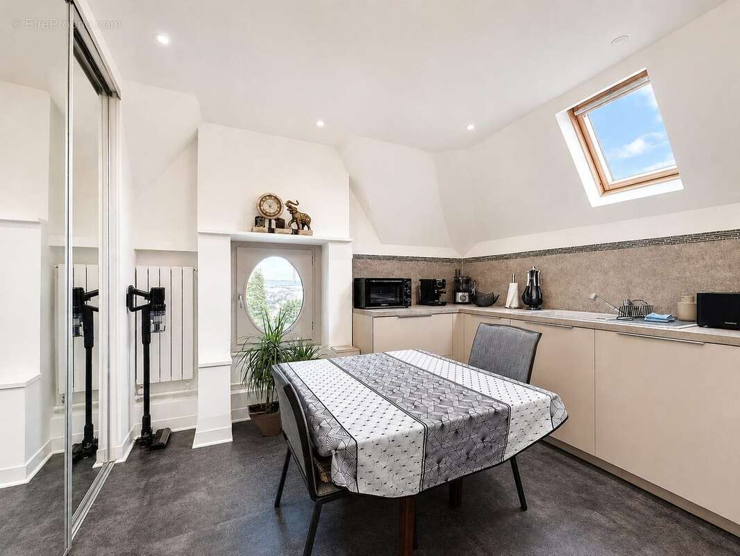 Appartement 108 m² à La Riviere-Saint-Sauveur  - photo 7