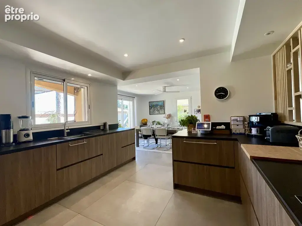 Villa de charme avec piscine, jardin paysager, double garage et prestations premium - photo 6