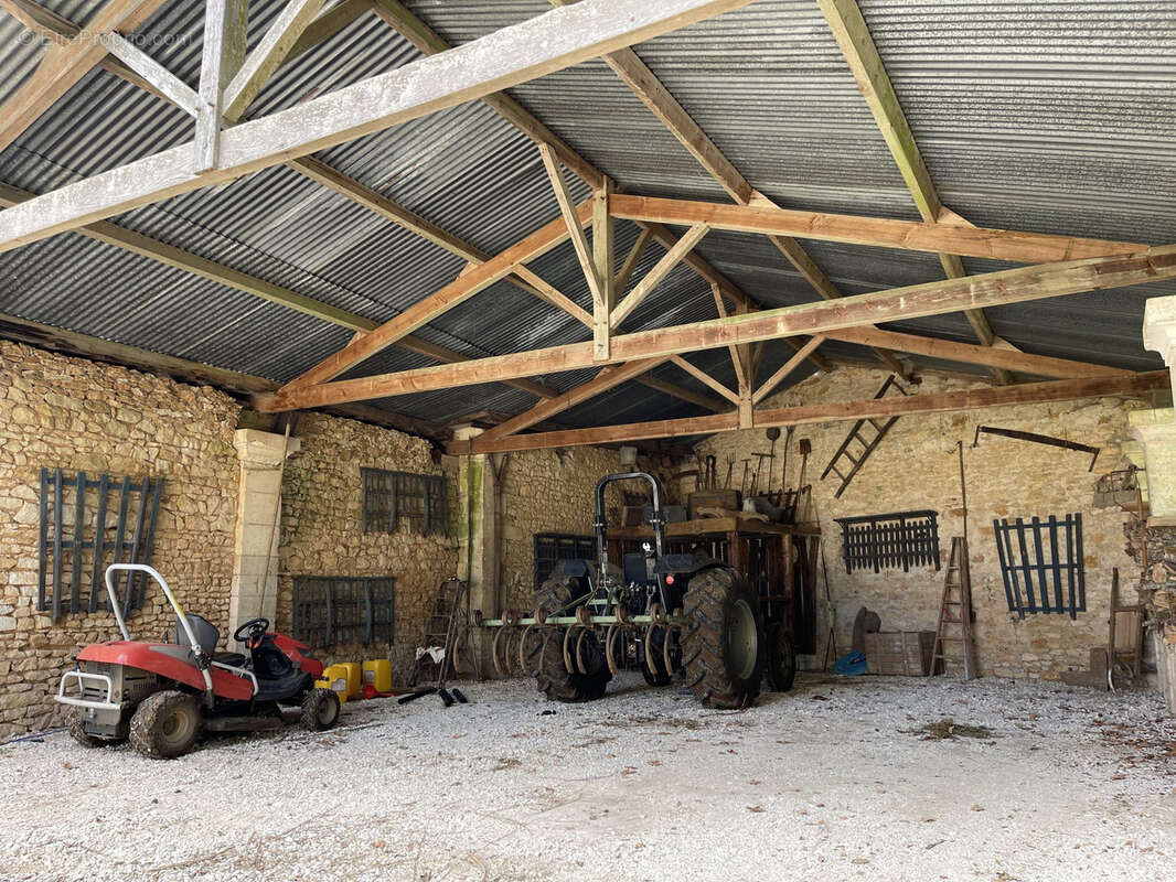 Maison à JAVERLHAC-ET-LA-CHAPELLE-SAINT-ROBERT