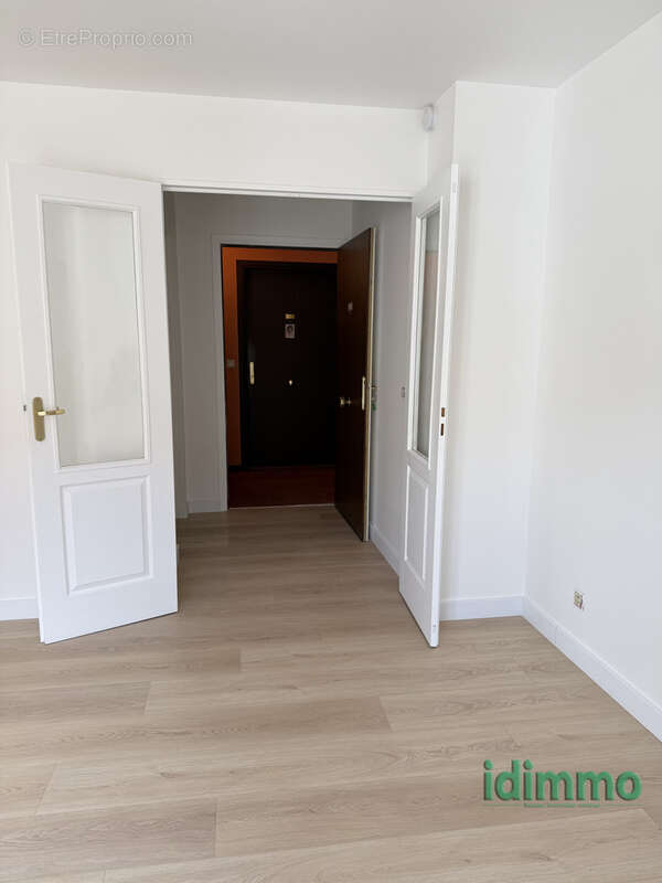 Appartement à GREZIEU-LA-VARENNE