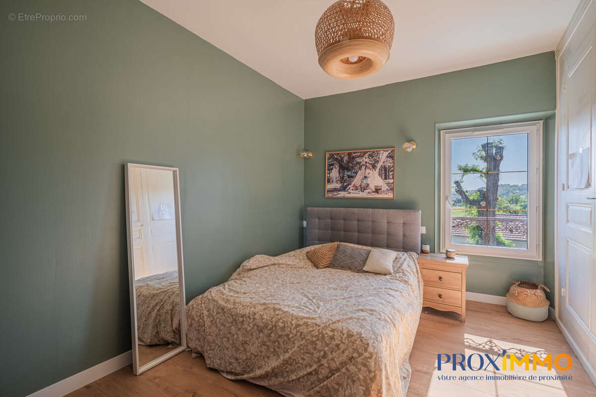 Maison 170 m² à Saint-Jean-De-Moirans  - photo 5